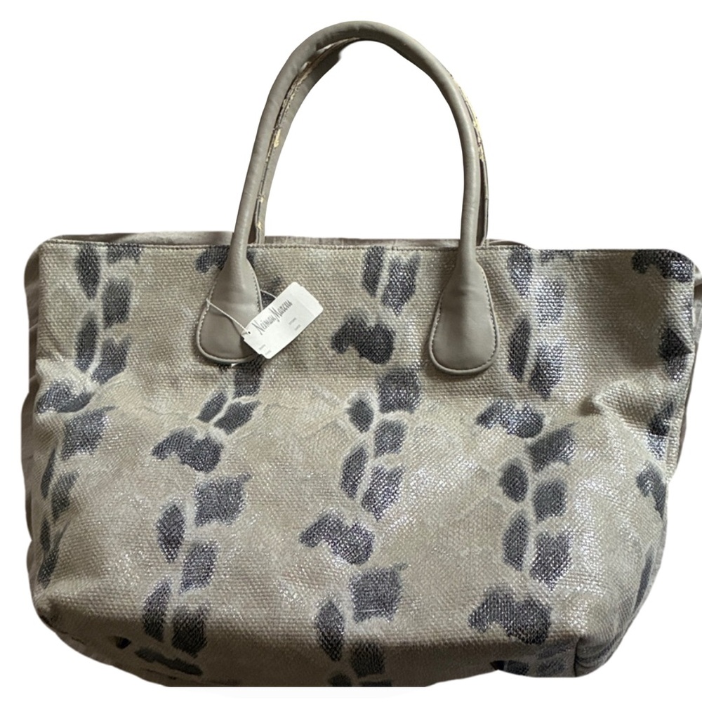 Neiman Marcus Elegant Gray and Cream Snake Skin Large Shoulder Bag - Picture 2 of 16